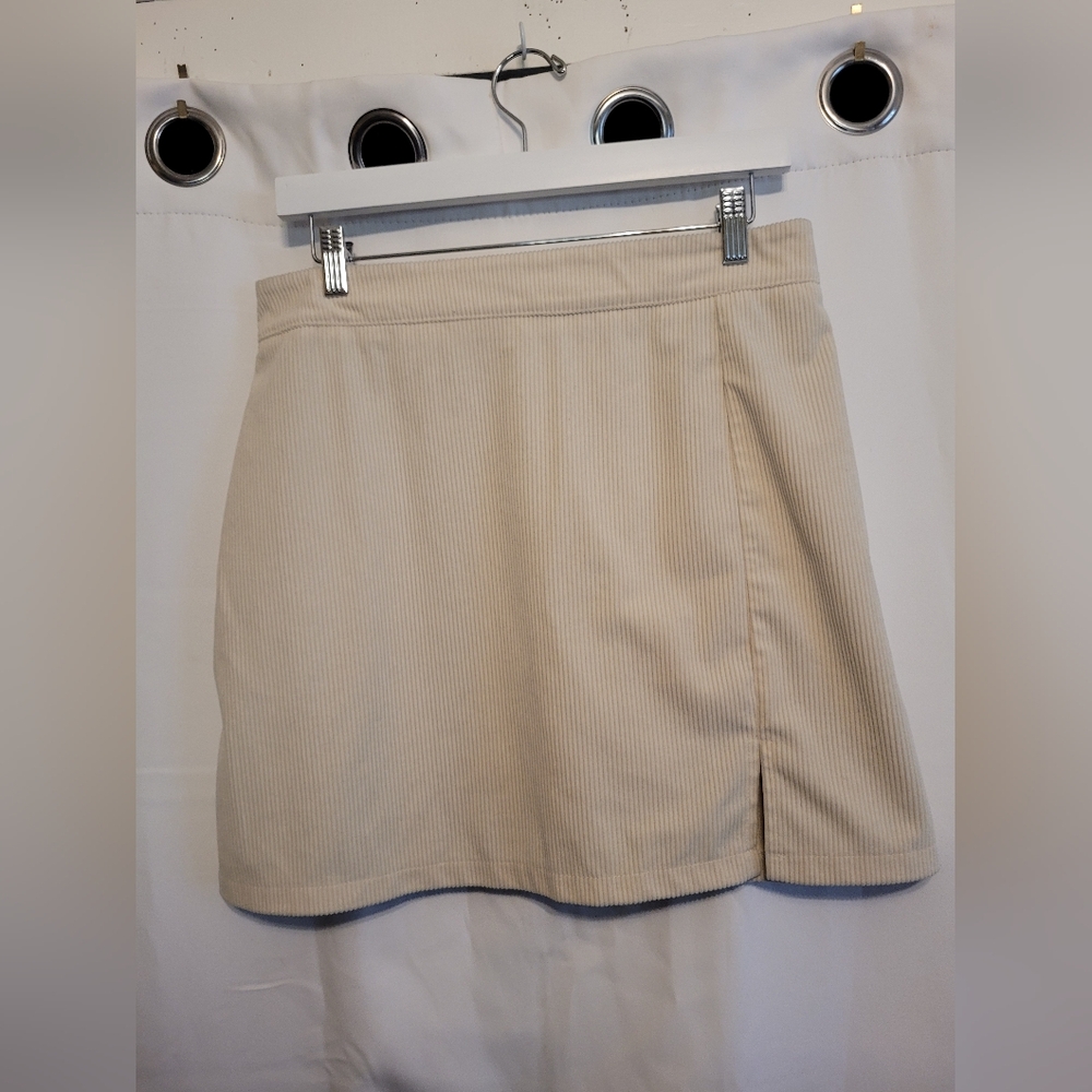 Beige Mini Skirt Size Large. Corduroy Feel. Super Cute For The Summer.